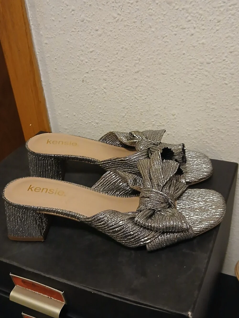 ​Kensie Silver Metallic Sparkle Bow Block Heel Mule Sandals Size 7.5